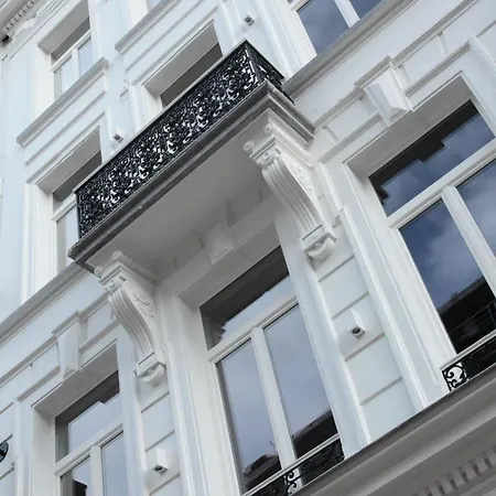 Maison Nationale Flats & 5*